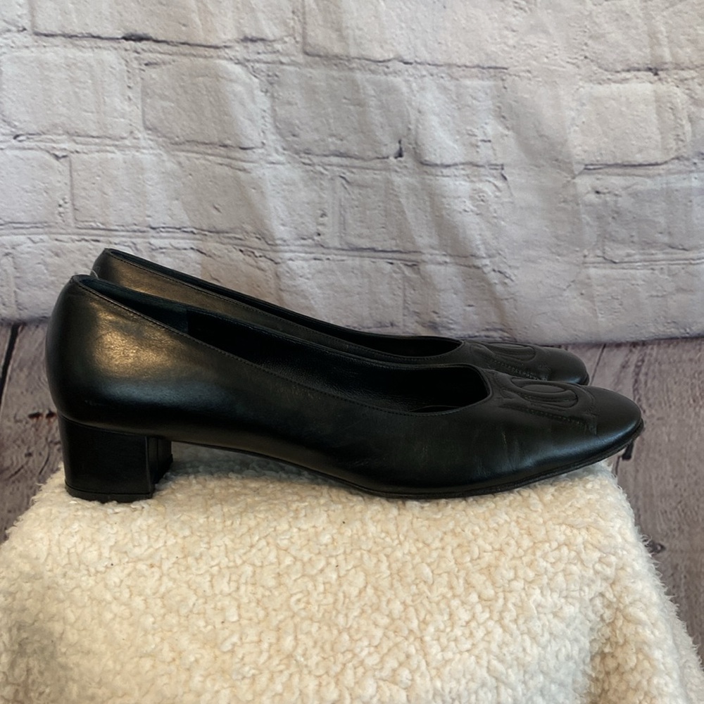 “SALVATORE FERRAGAMO” Women's Black Pumps…Sz 9 - Picture 2 of 9
